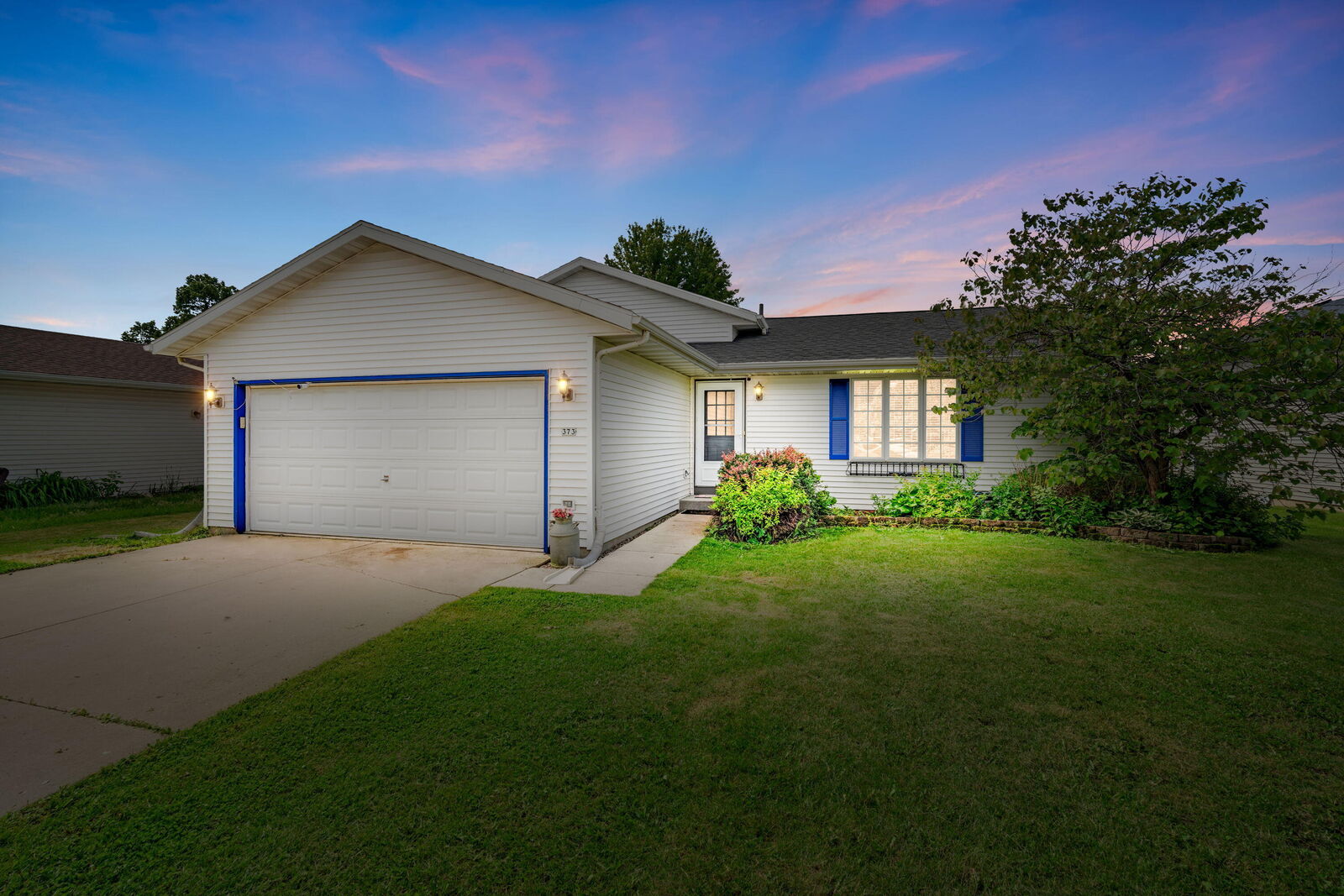 Property Photo:  373 Broadmoore Dr  WI 53027 