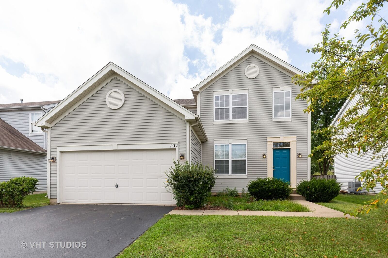 Property Photo: 102 Woodland Park Circle IL 60136