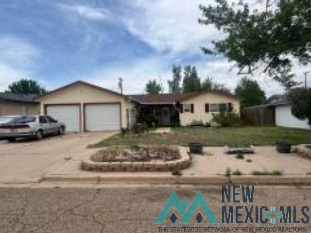 Property Photo: 912 Kathie Drive NM 88101