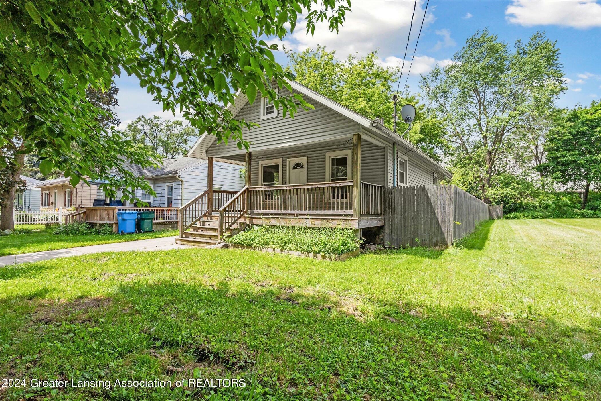 Property Photo:  1401 Comfort Street  MI 48915 