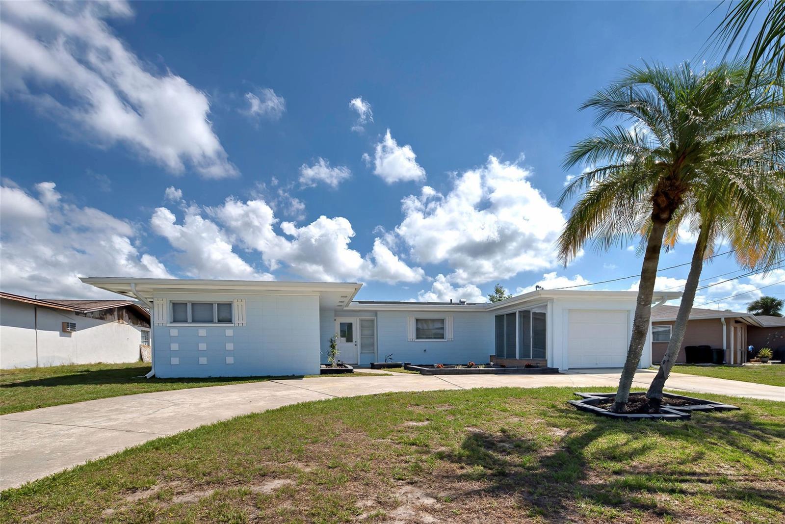 Property Photo: 437 Driftwood Road FL 34293
