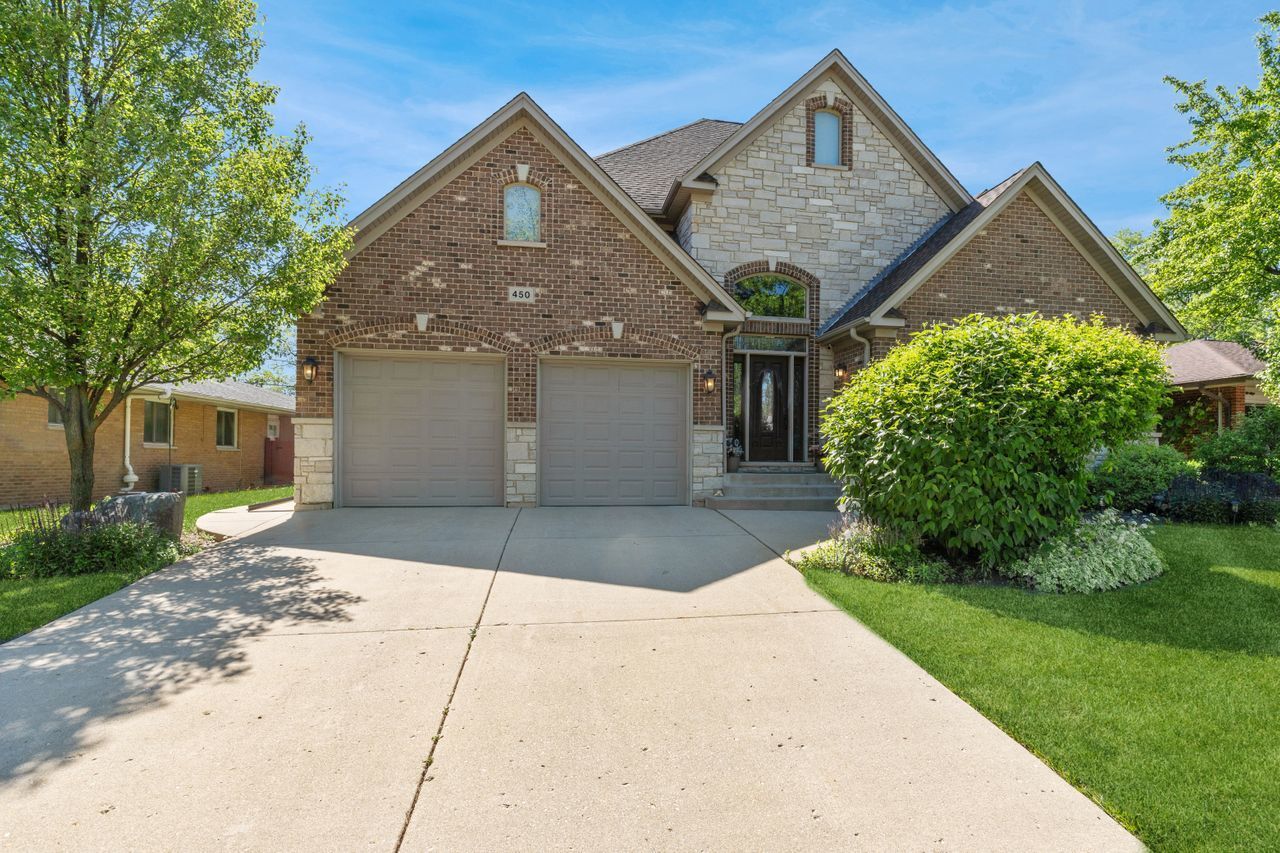 Property Photo: 450 Dara James Road IL 60016