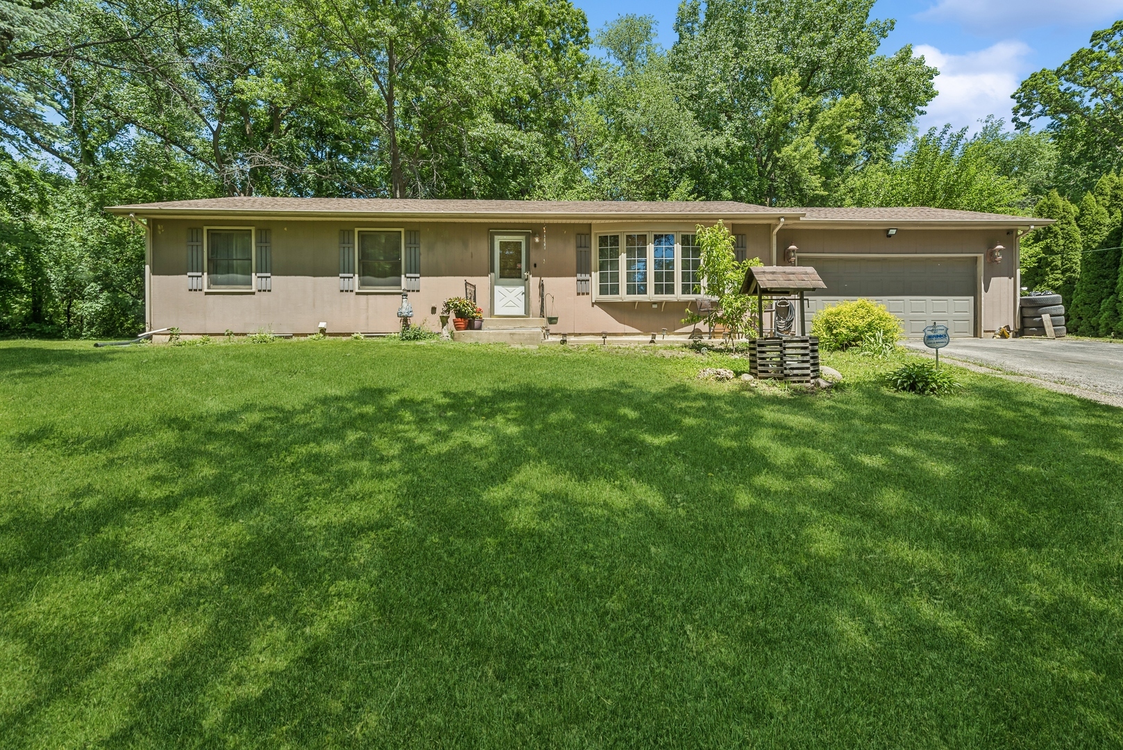 Property Photo:  28926 W Laurel Lane  IL 60042 