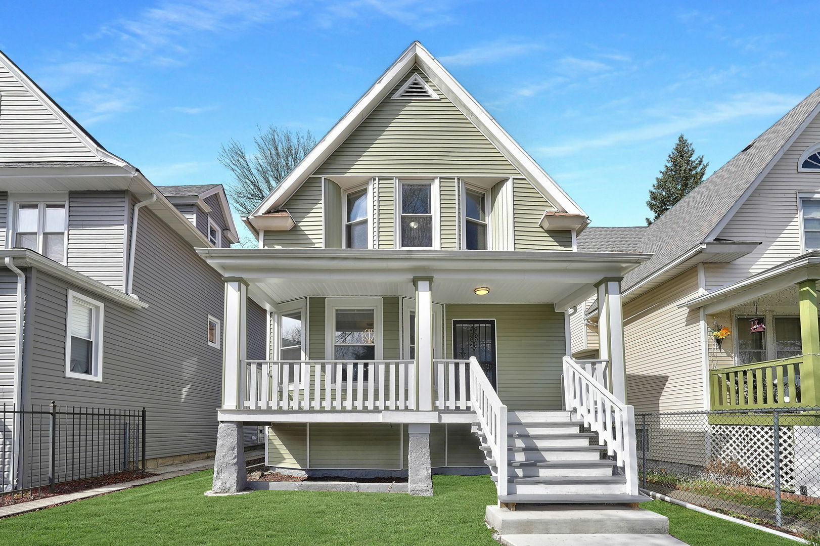 Property Photo:  818 N Lorel Avenue  IL 60651 