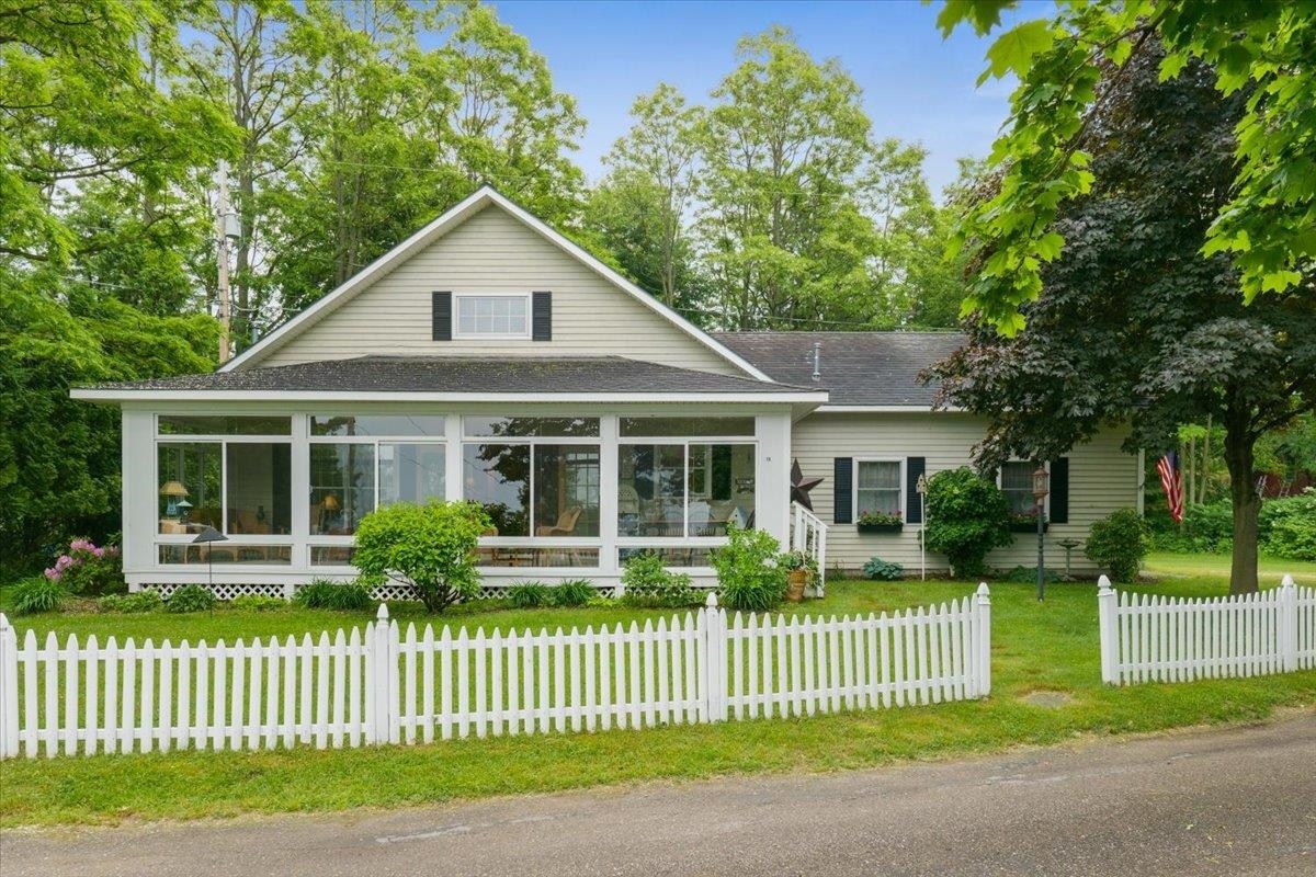 Property Photo:  10 Starr Farm Beach  VT 05408 