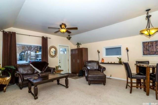 Property Photo:  923 H Avenue N  SK S7L 2C4 