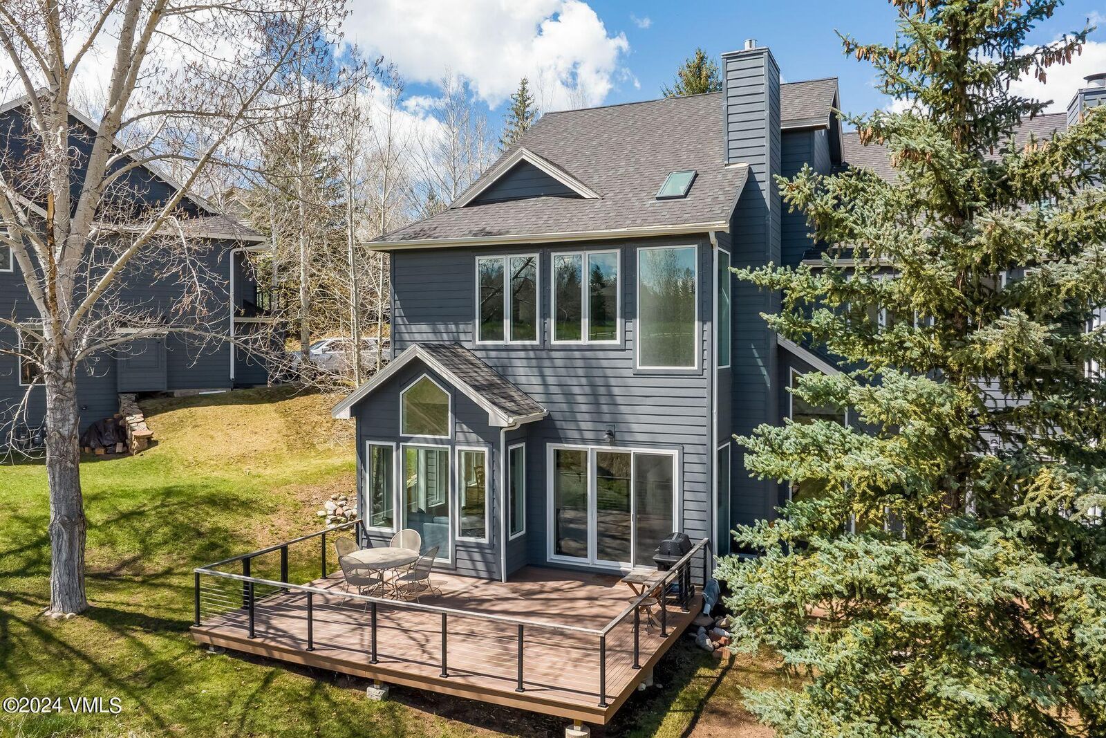 Property Photo:  