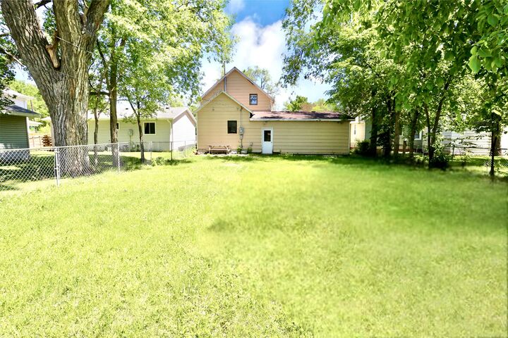 Property Photo:  213 N Washington St  SD 57401 