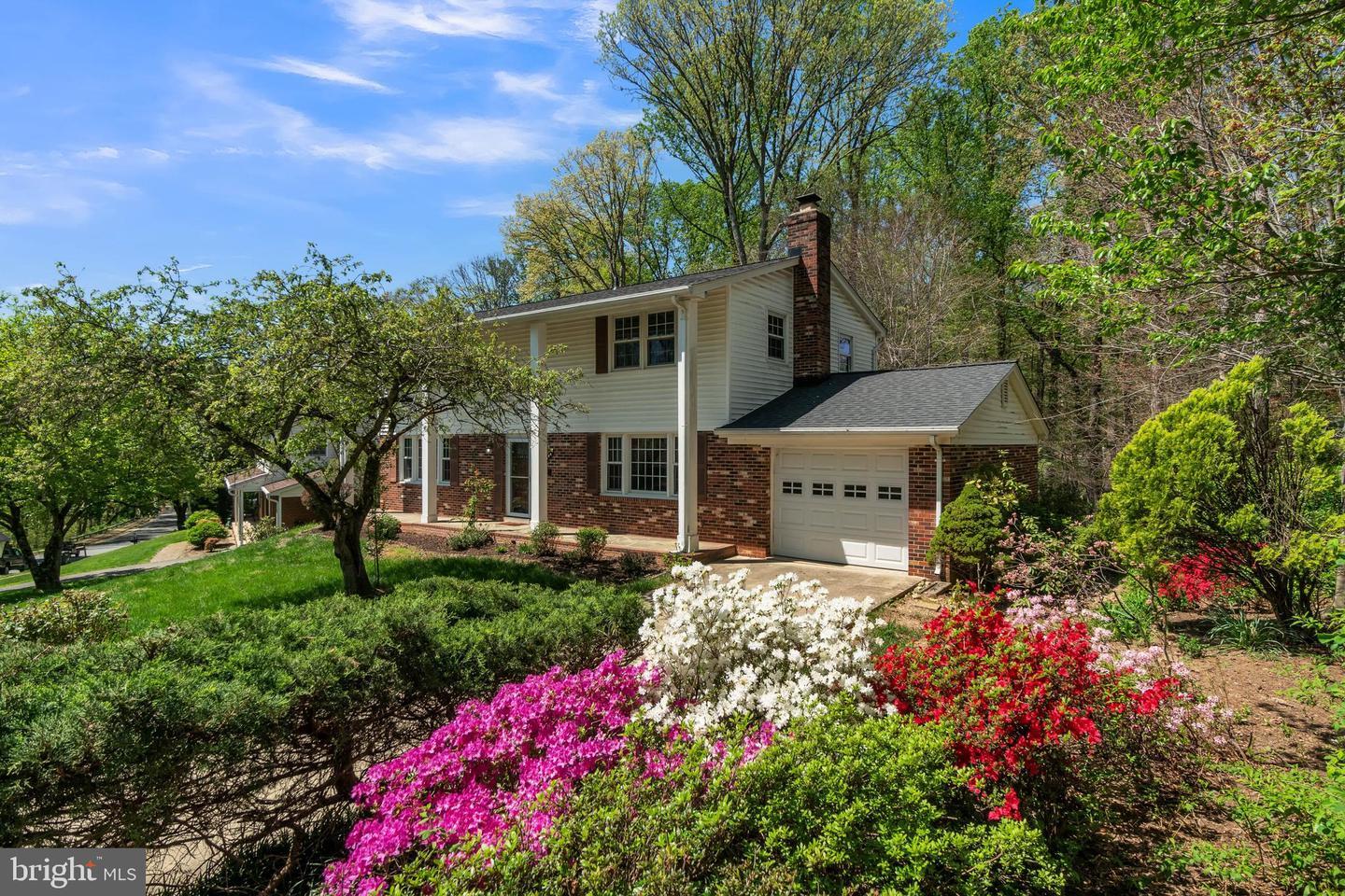Property Photo: 6944 Cottontail Court VA 22153