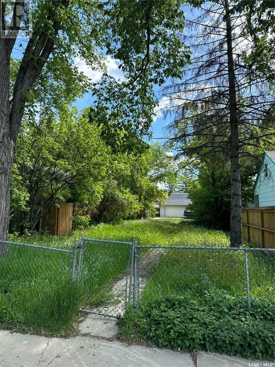 Property Photo:  1235 King Street  SK S4T 4G1 