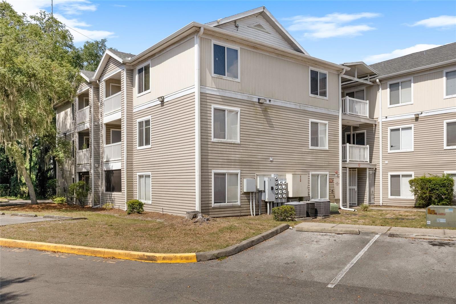 Property Photo:  4000 SW 23rd Street 1-201  FL 32608 