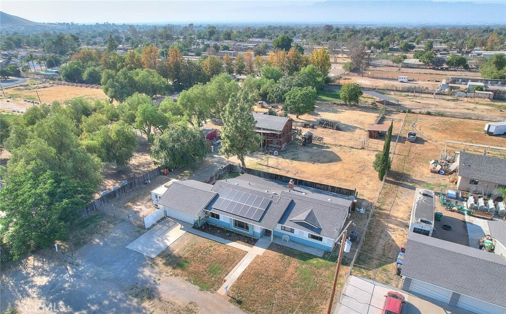 Property Photo:  792 Saddle Way  CA 92860 