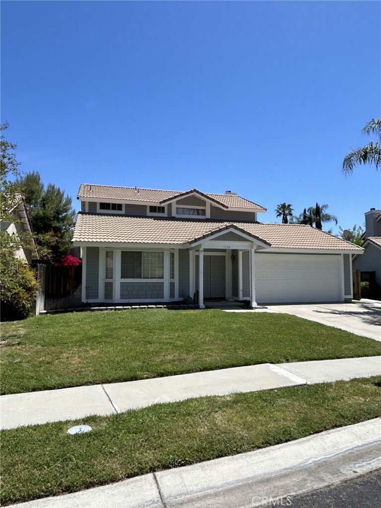 Property Photo:  1124 Country Place  CA 92374 