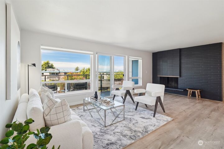 Property Photo: 550 Elm Way 205 WA 98020