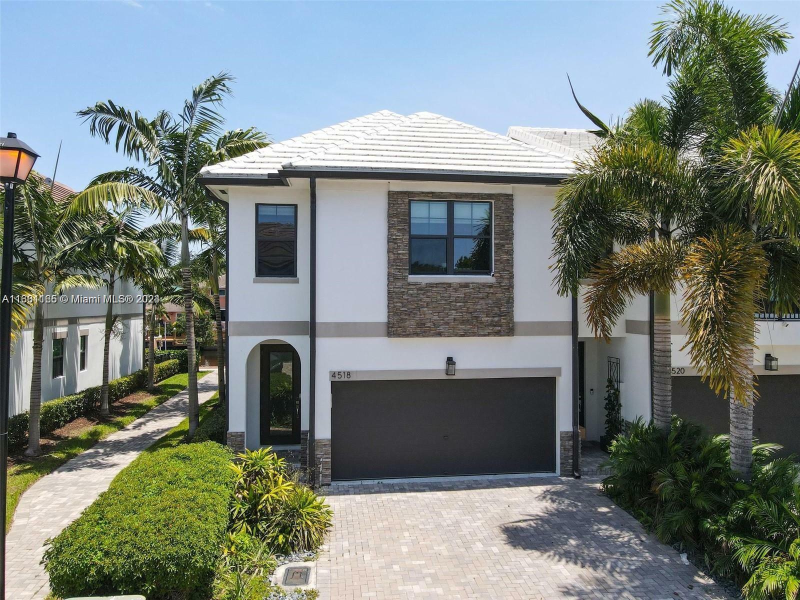 Property Photo:  4518 E Aqua Bella Ln 4518  FL 33312 