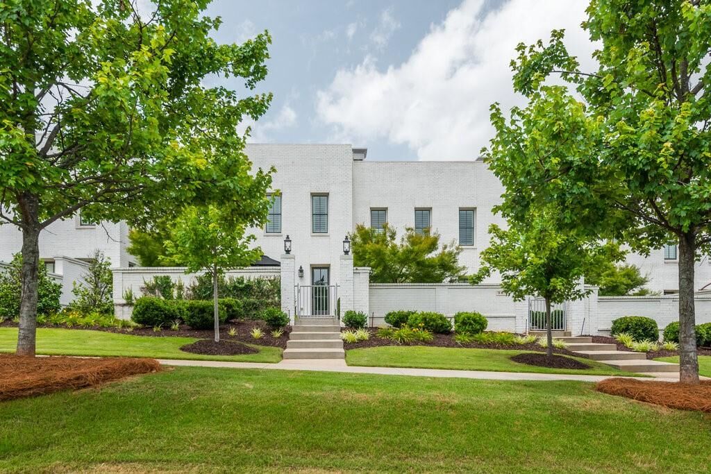 Property Photo: 307 S Esplanade GA 30009