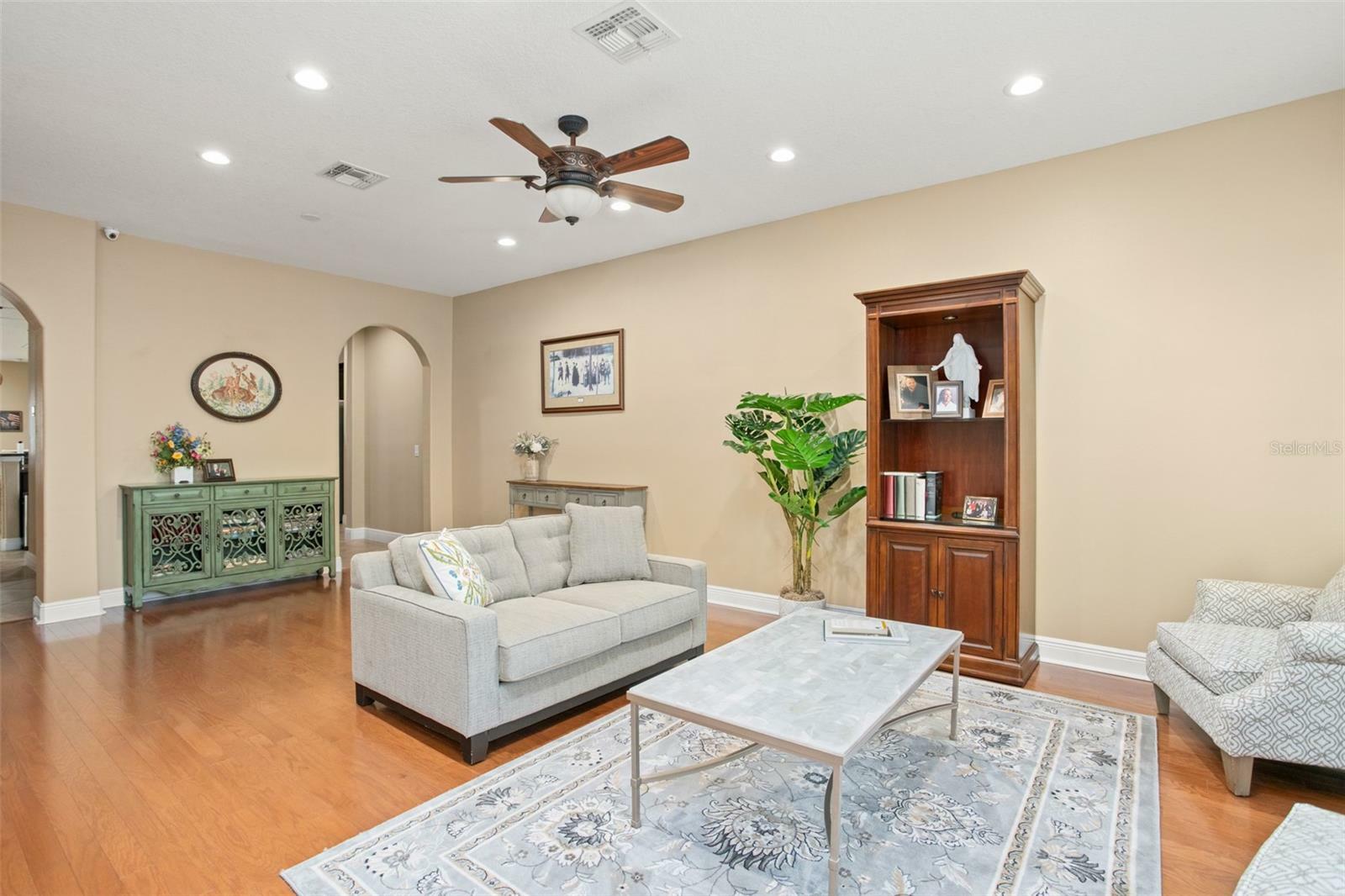 Property Photo:  1060 Vinsetta Circle  FL 34787 