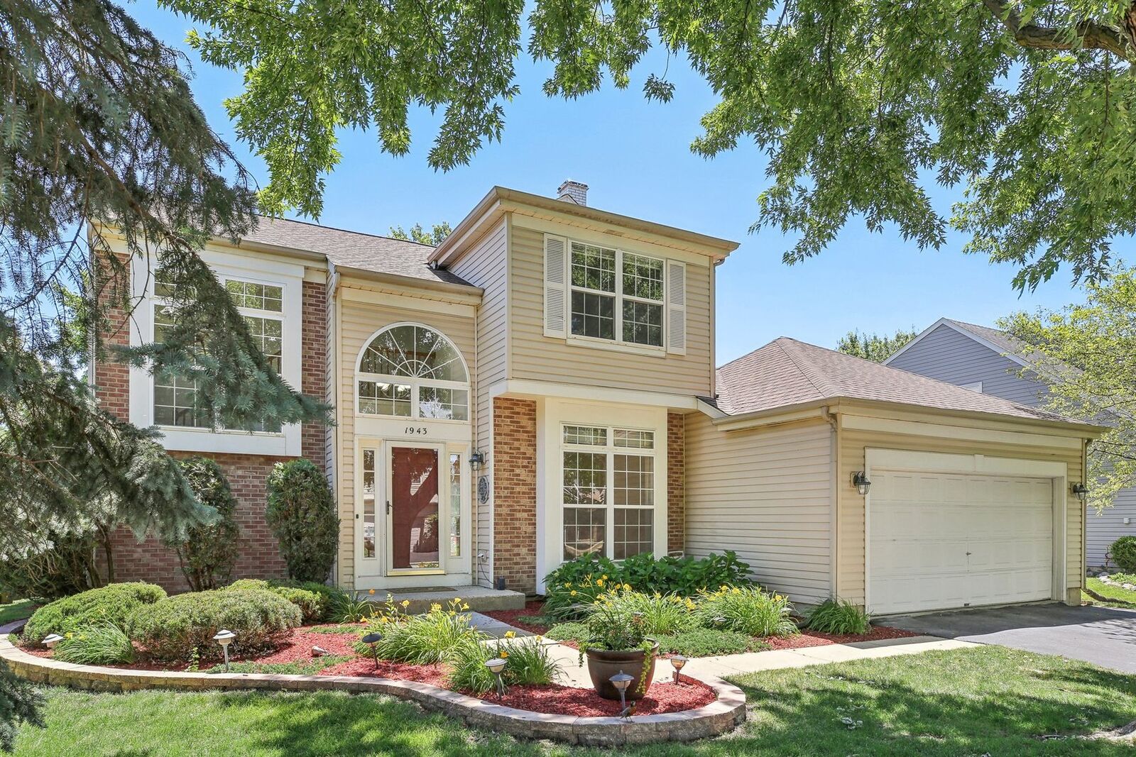 Property Photo:  1943 Woodhaven Drive  IL 60103 