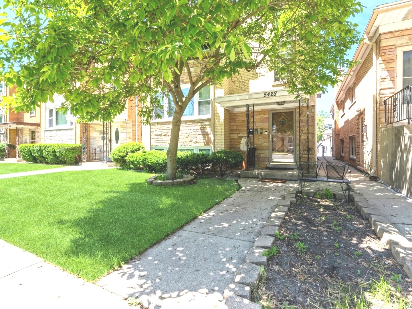 Property Photo: 5428 N Central Avenue 1 IL 60630