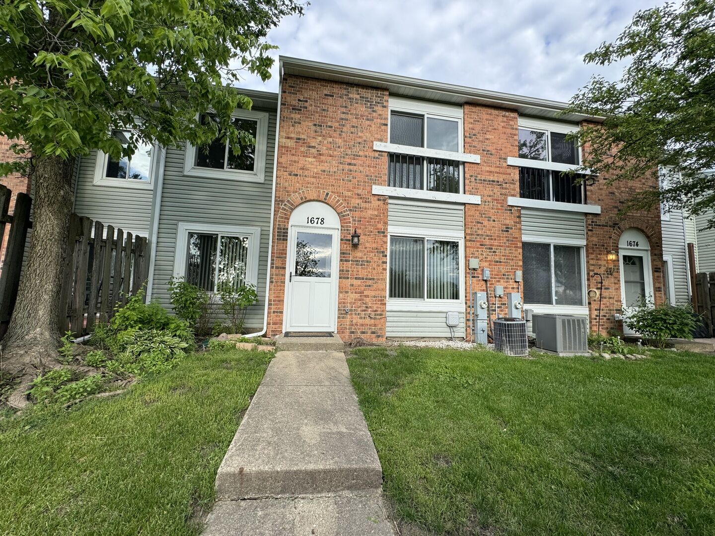 Property Photo: 1678 Islandview Court 7 IL 60169