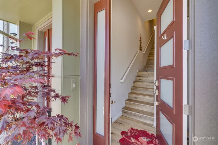 Property Photo: 1424 7th Avenue NE WA 98029