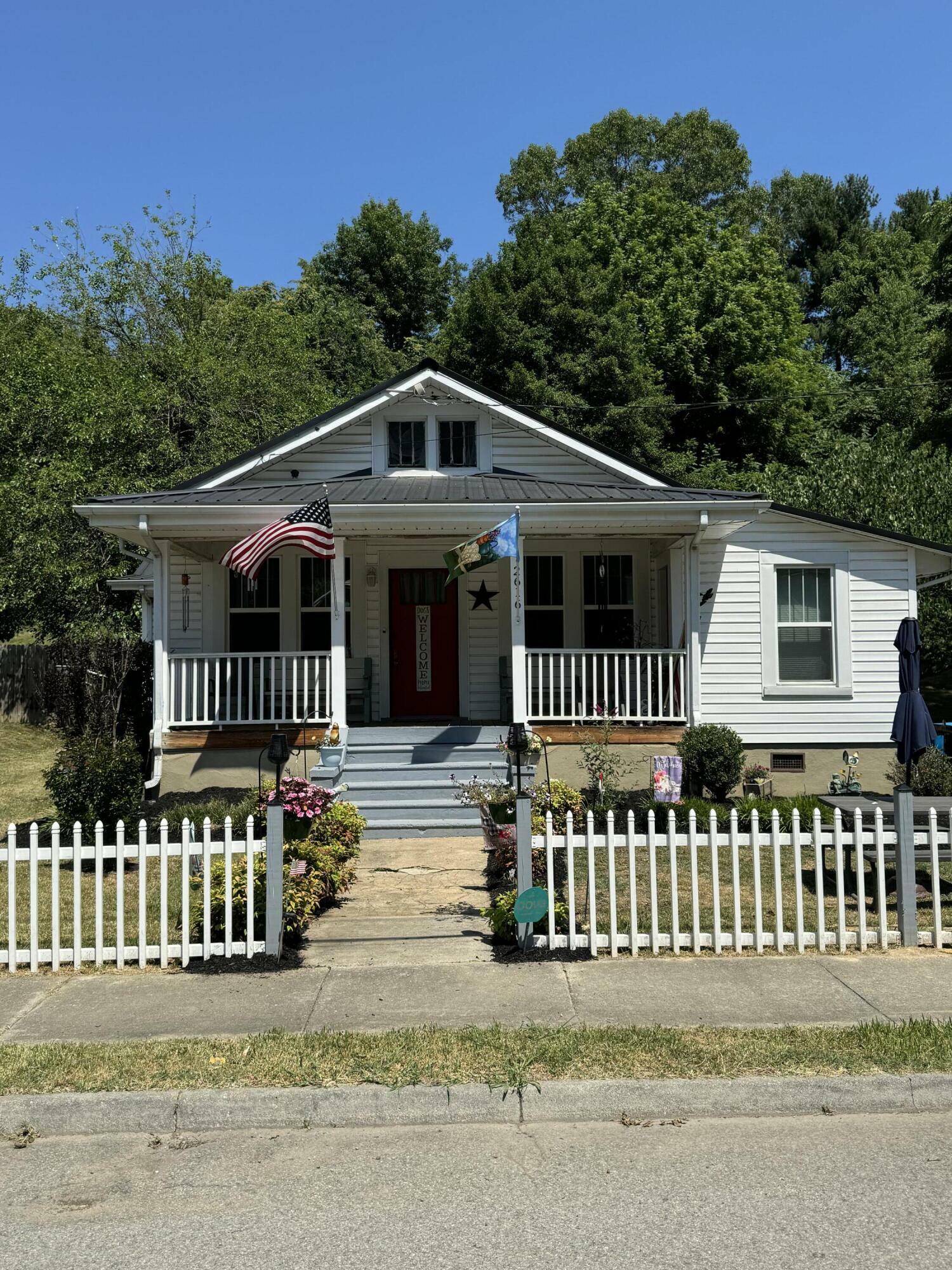 Property Photo:  2616 King St NE  VA 24012 