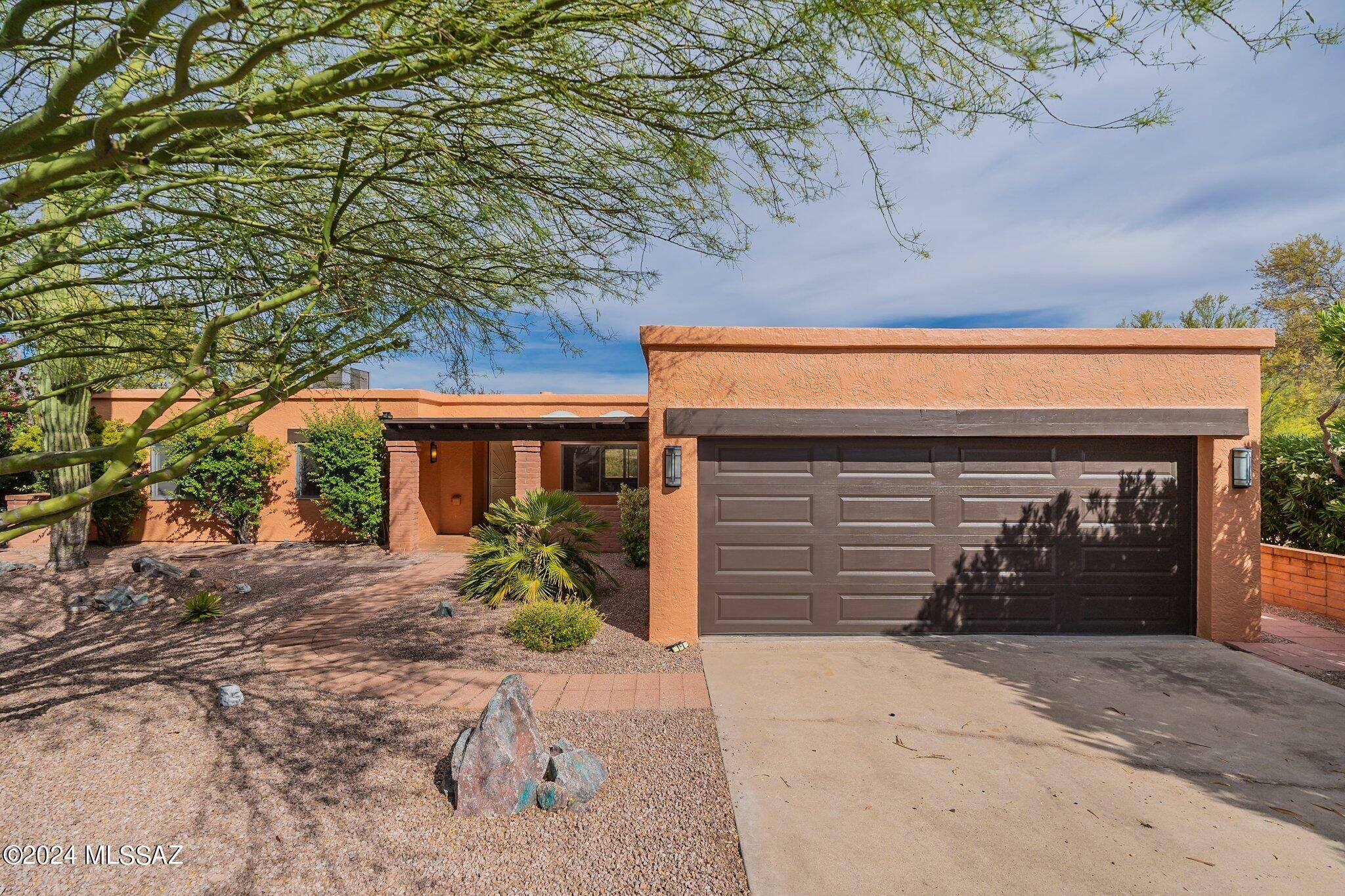 Property Photo:  627 W Vista Hermosa Drive  AZ 85614 