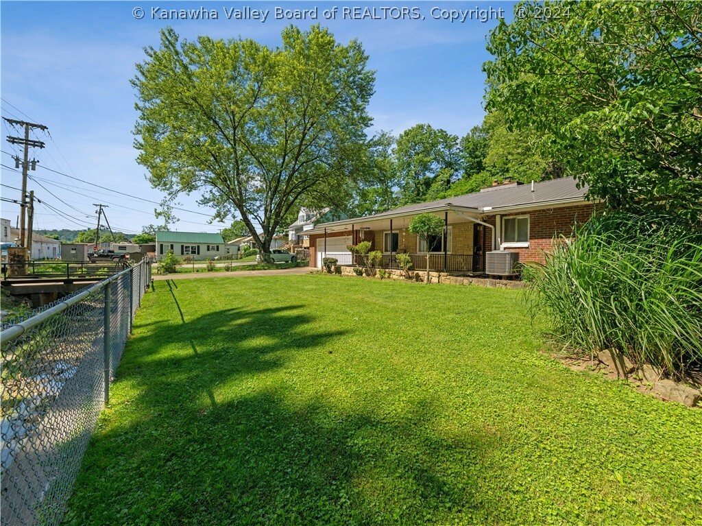 Property Photo:  811 Woodward Drive  WV 25387 