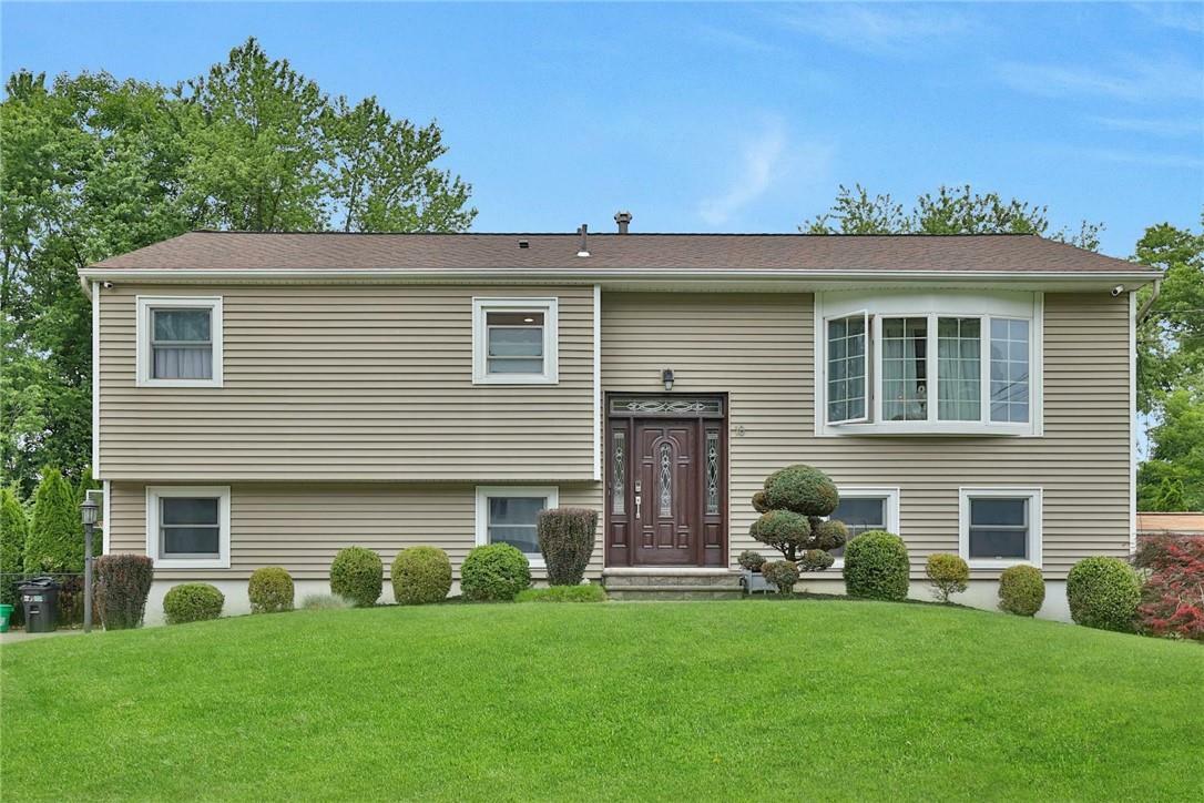 Property Photo:  18 Wildwood Drive  NY 10965 