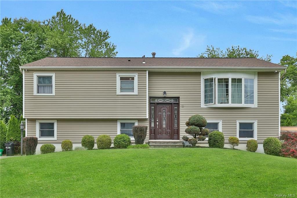 Property Photo:  18 Wildwood Drive  NY 10965 