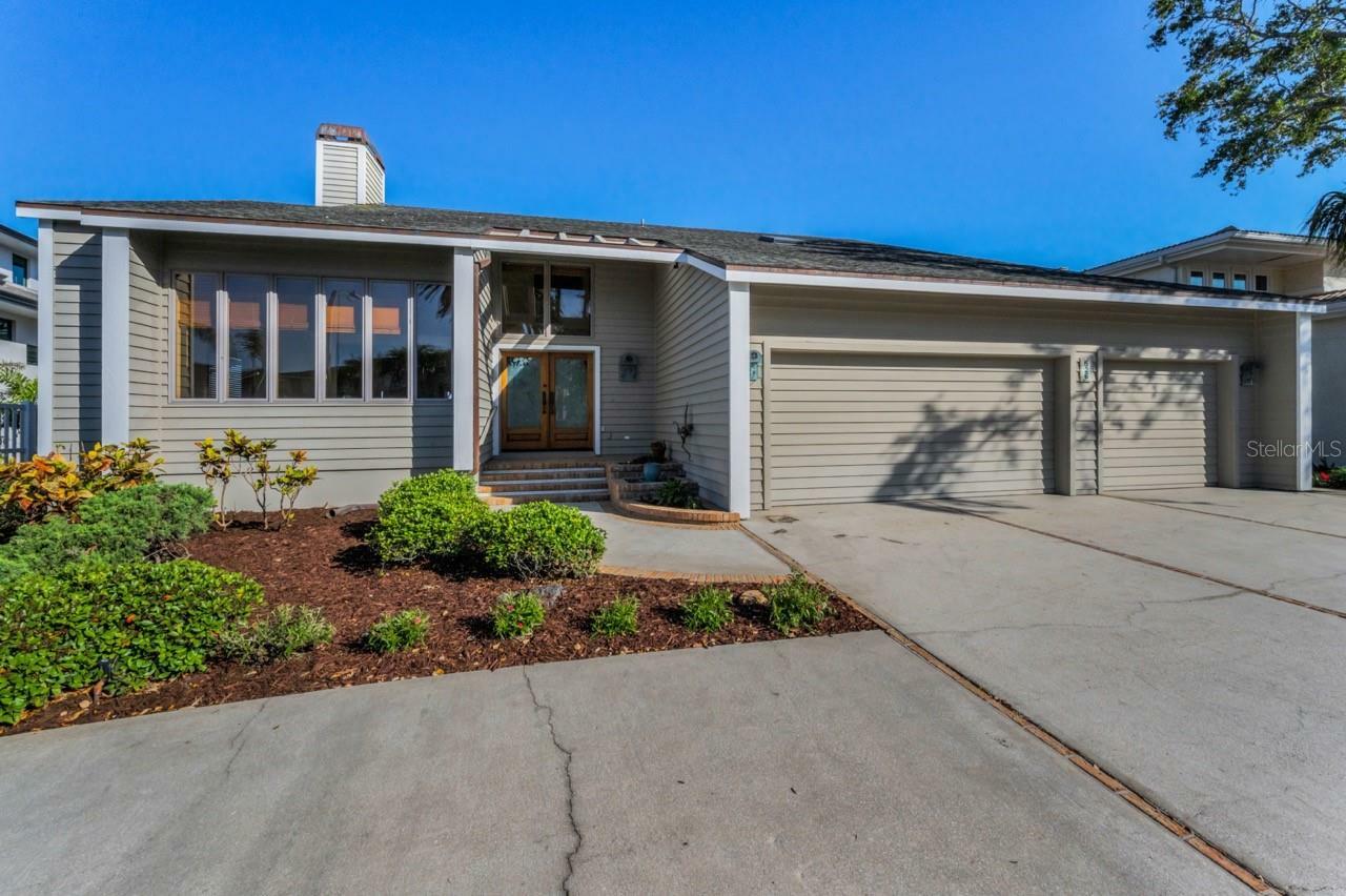 Property Photo: 526 Belle Isle Avenue FL 33786