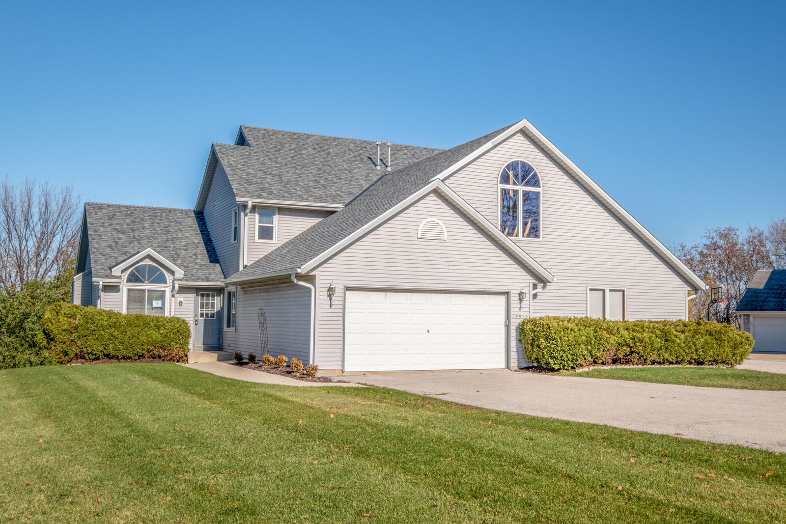 Property Photo:  18900 Hiview Dr  WI 53045 