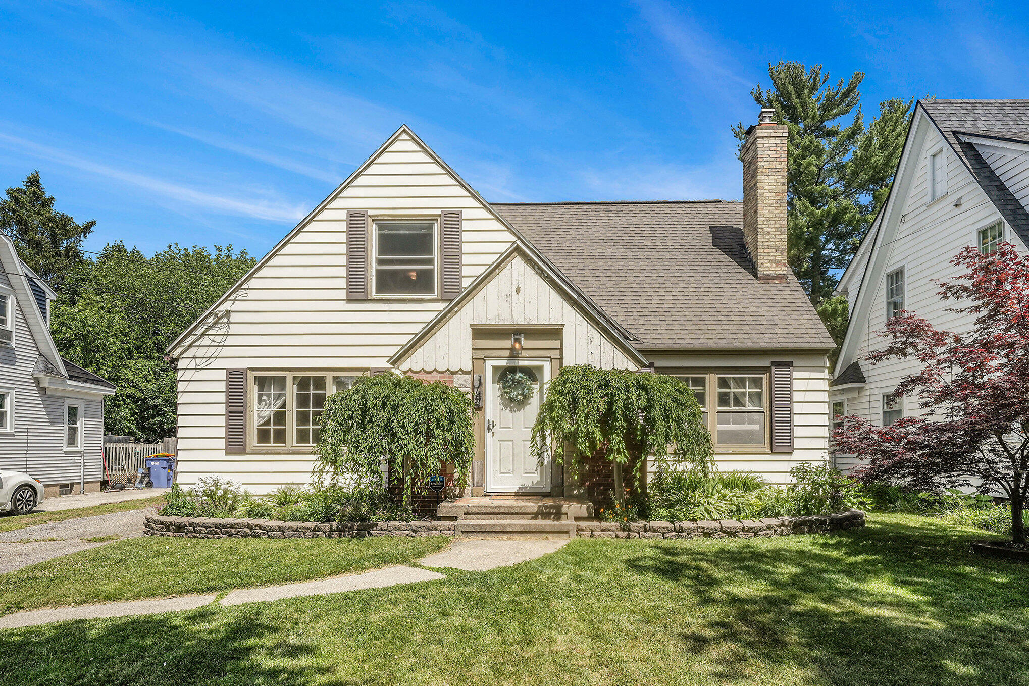 Property Photo:  1746 Giddings Avenue SE  MI 49507 