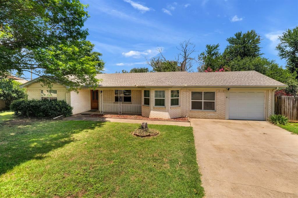 Property Photo:  2707 N Murco Drive  TX 76067 