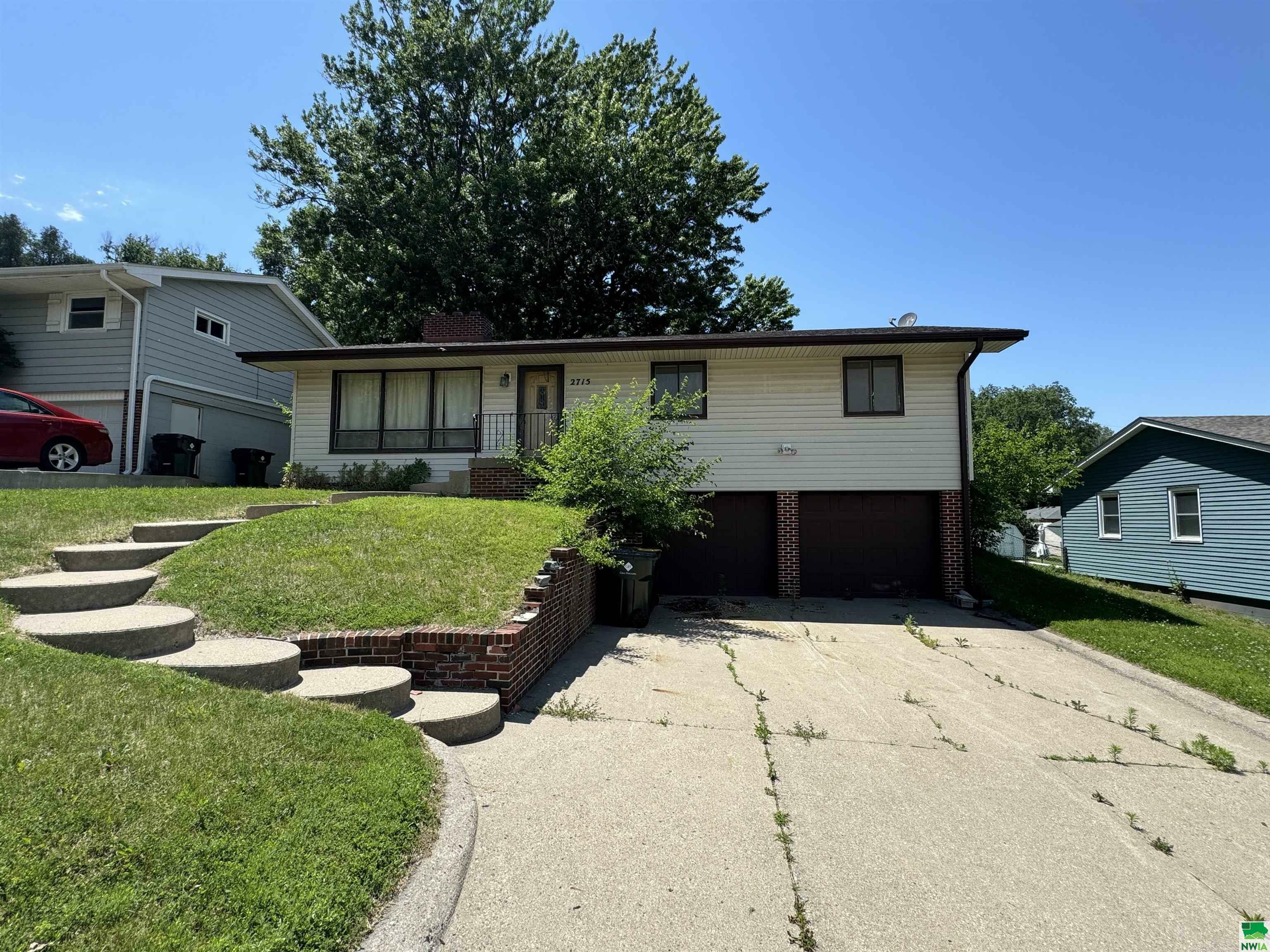 Property Photo:  2715 S Steele St  IA 51106 