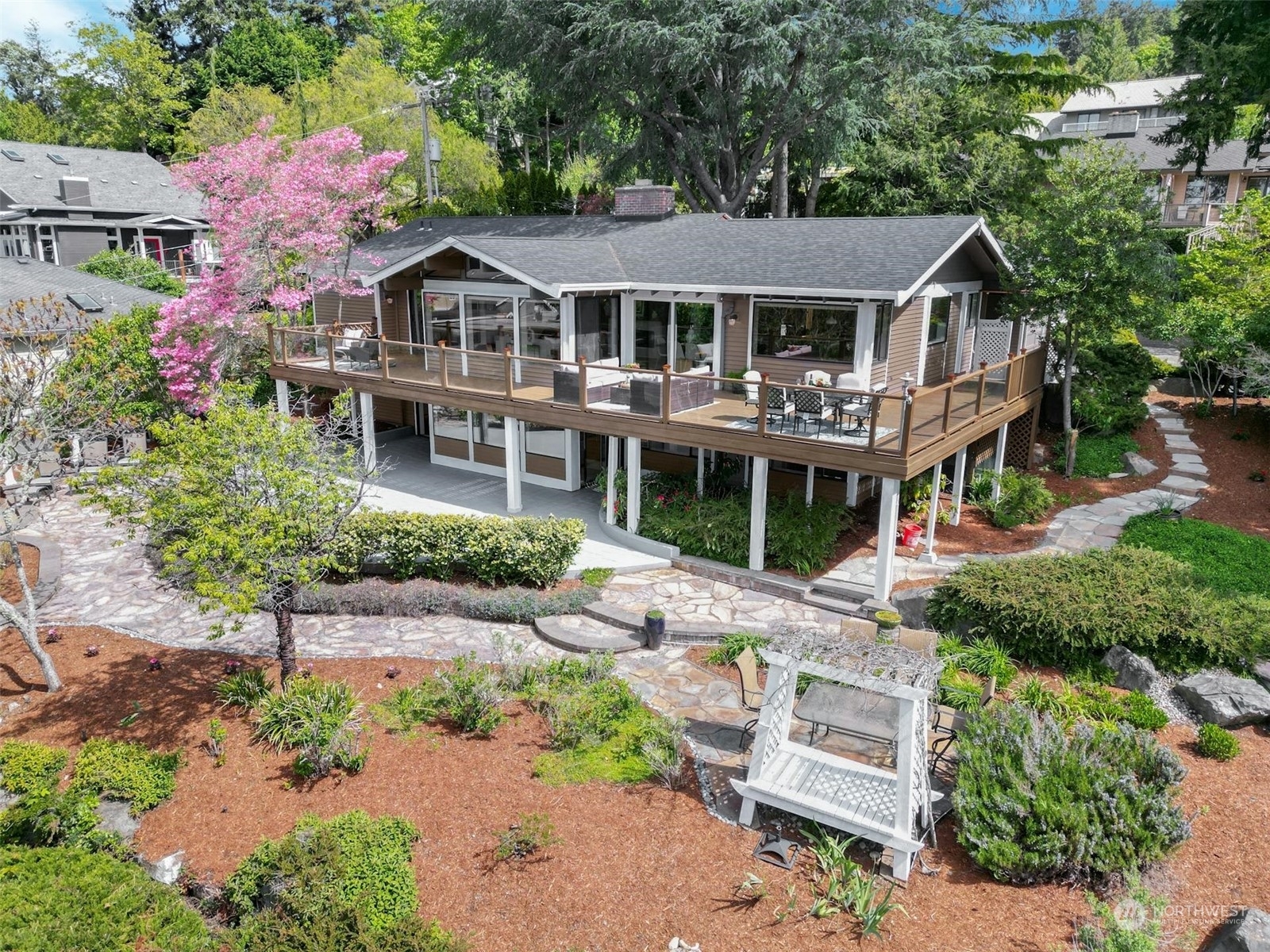 Property Photo:  12534 Holmes Point Drive NE  WA 98034 