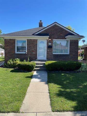 Property Photo:  938 Detroit Avenue  MI 48146 