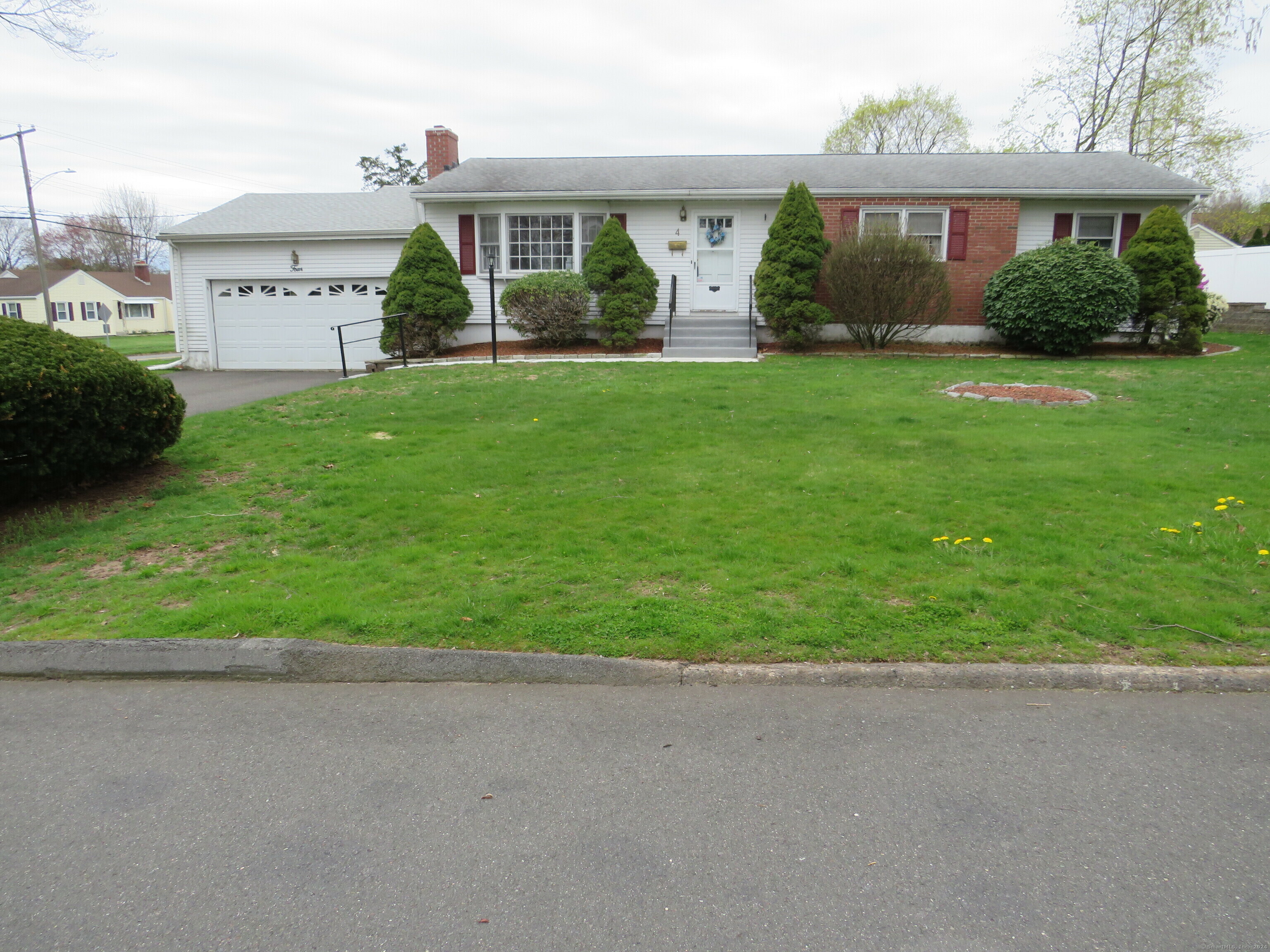 Property Photo:  4 Round Hill Road  CT 06109 