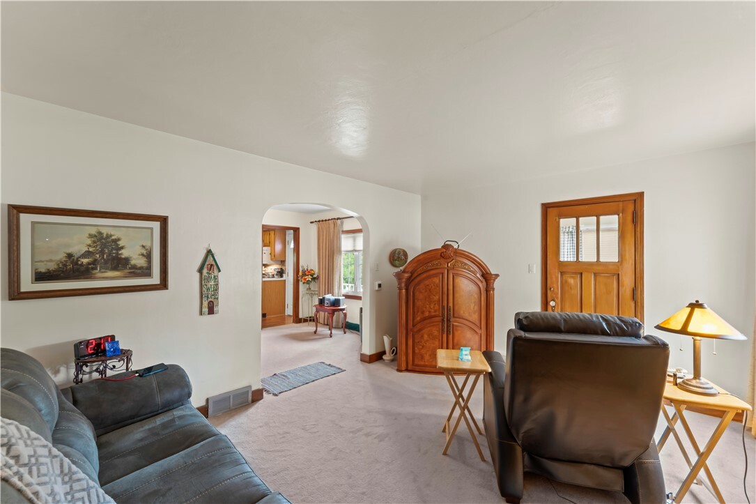 Property Photo:  325 Woodland Ave  PA 15022 