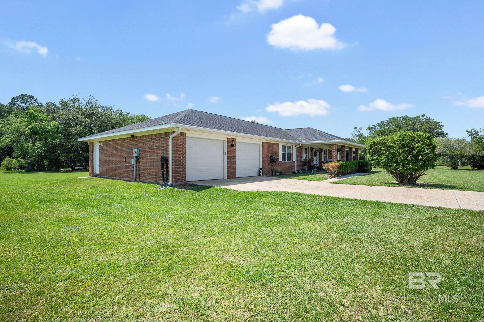 Property Photo:  1510 S Juniper Street  AL 36535 