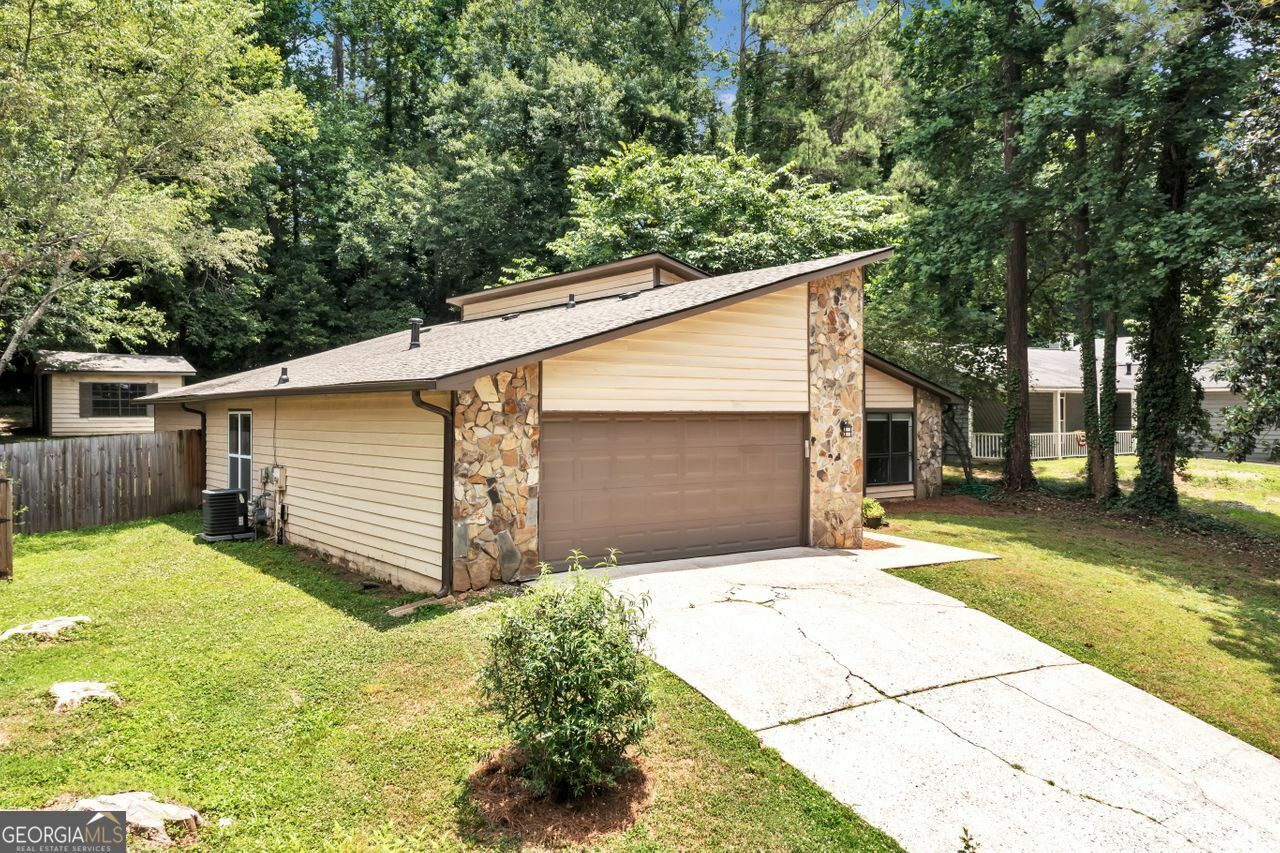 Property Photo:  395 Creekside Court  GA 30076 