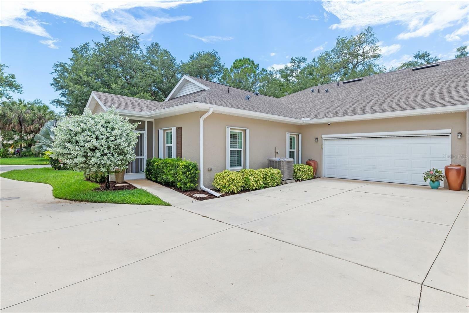 Property Photo: 1405 Winding Oak Drive FL 33948