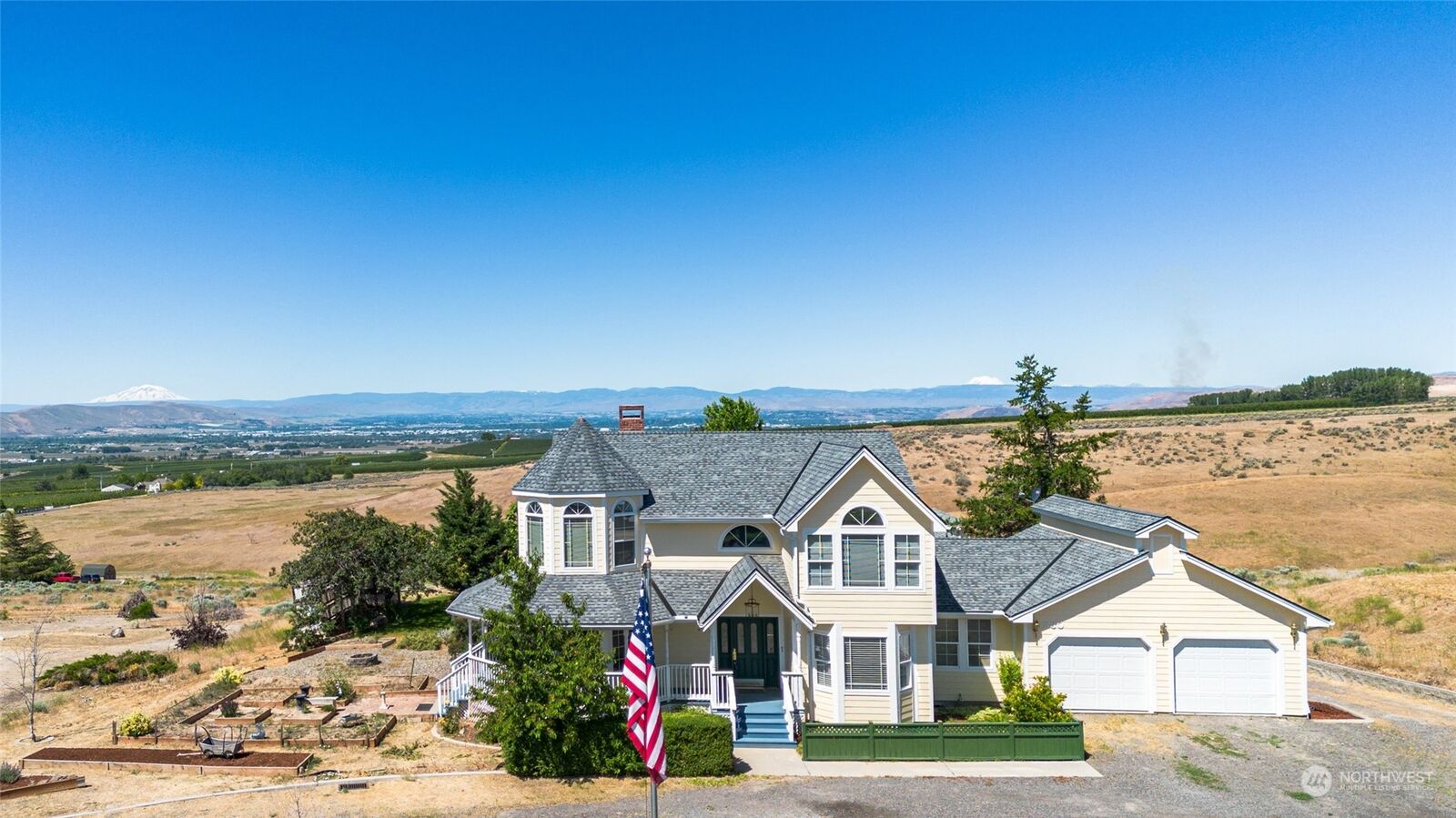 Property Photo:  830  St. Hilaire Road  WA 98901 