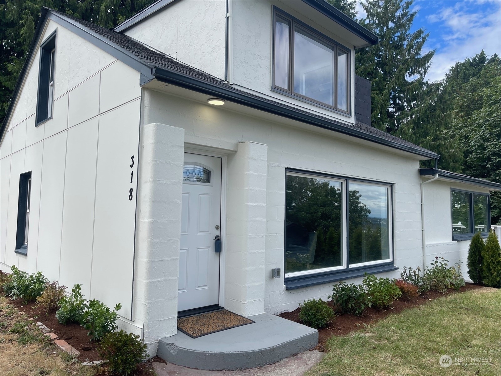 Property Photo:  318 S 104th Street  WA 98168 