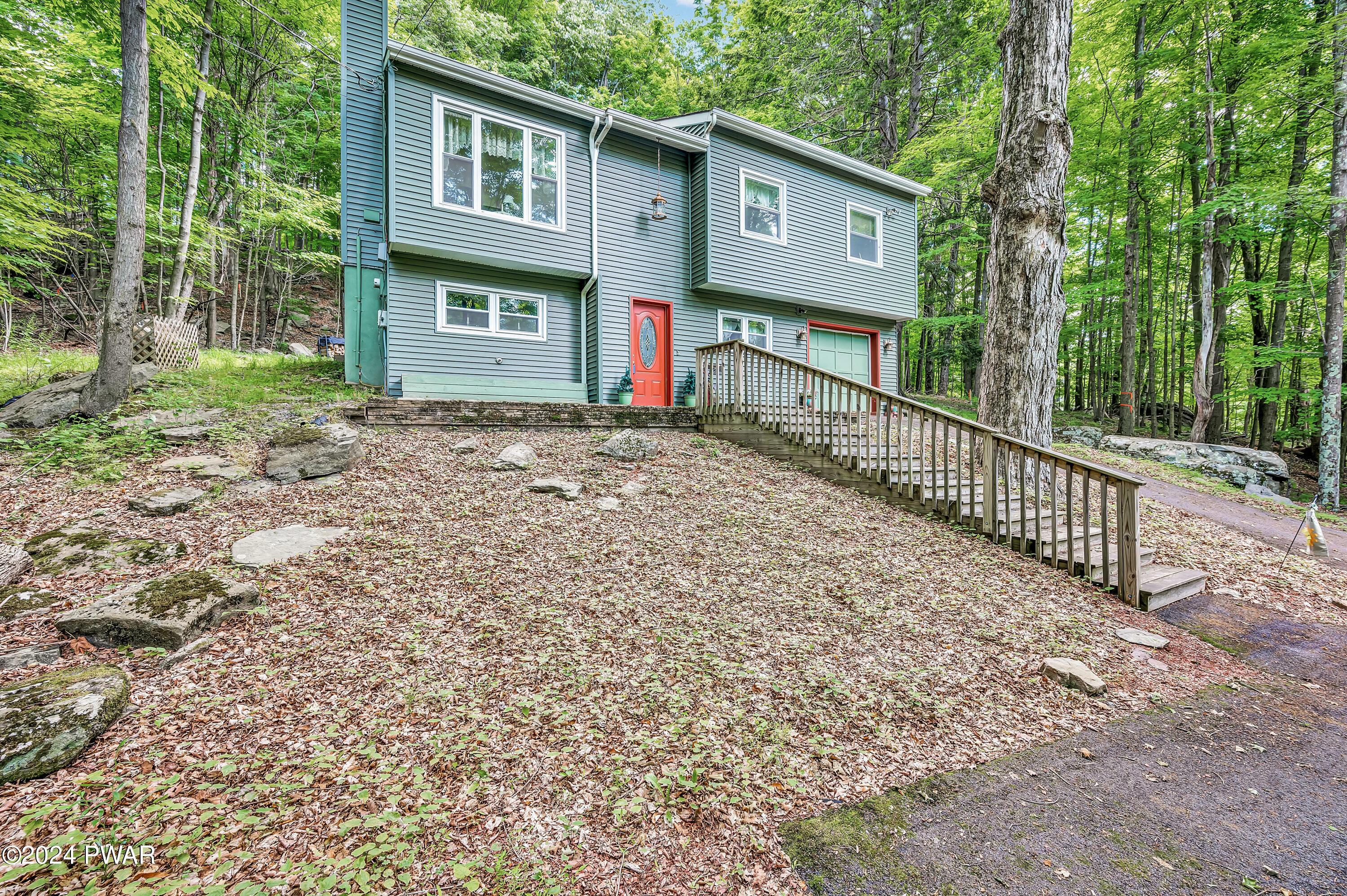 Property Photo:  158 Ridgeview Drive  PA 18436 