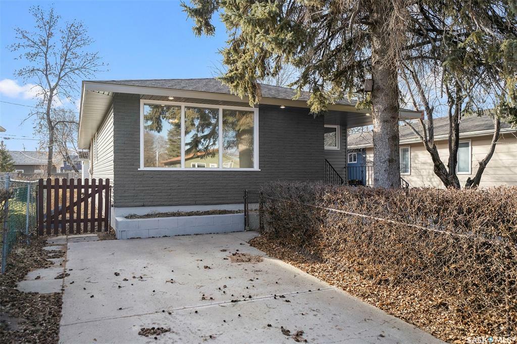 Property Photo:  211 3rd Avenue W  SK S0K 4T0 