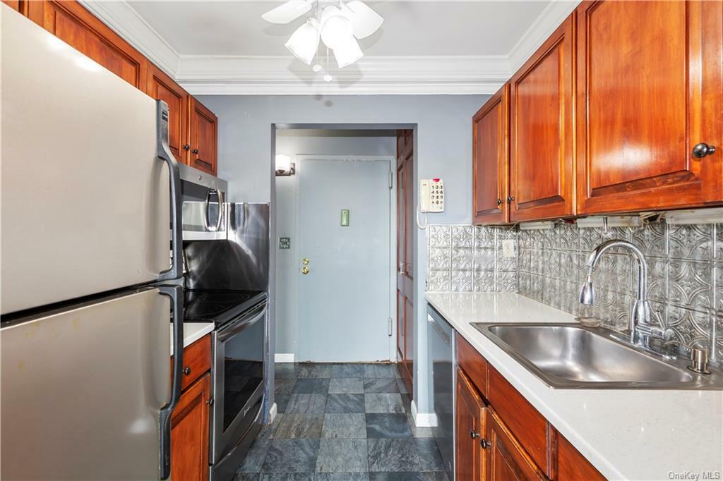 Property Photo:  150 Overlook Avenue 3U  NY 10566 