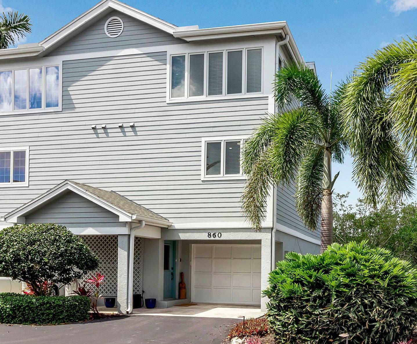 Property Photo:  860 Evergreen Way  FL 34228 