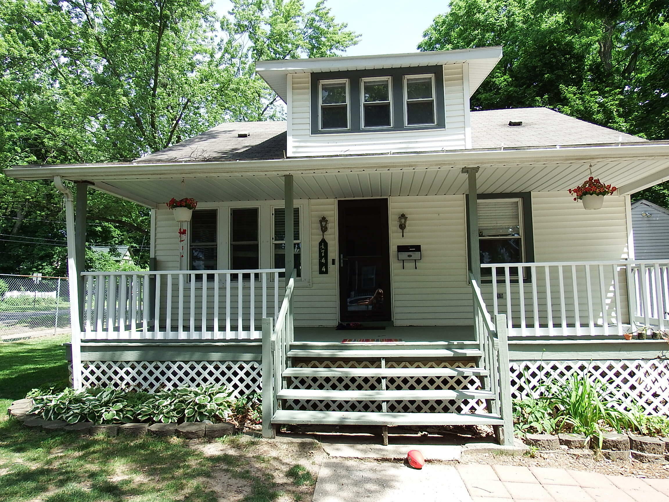 Property Photo:  1744 Commonwealth Avenue  MI 49006 