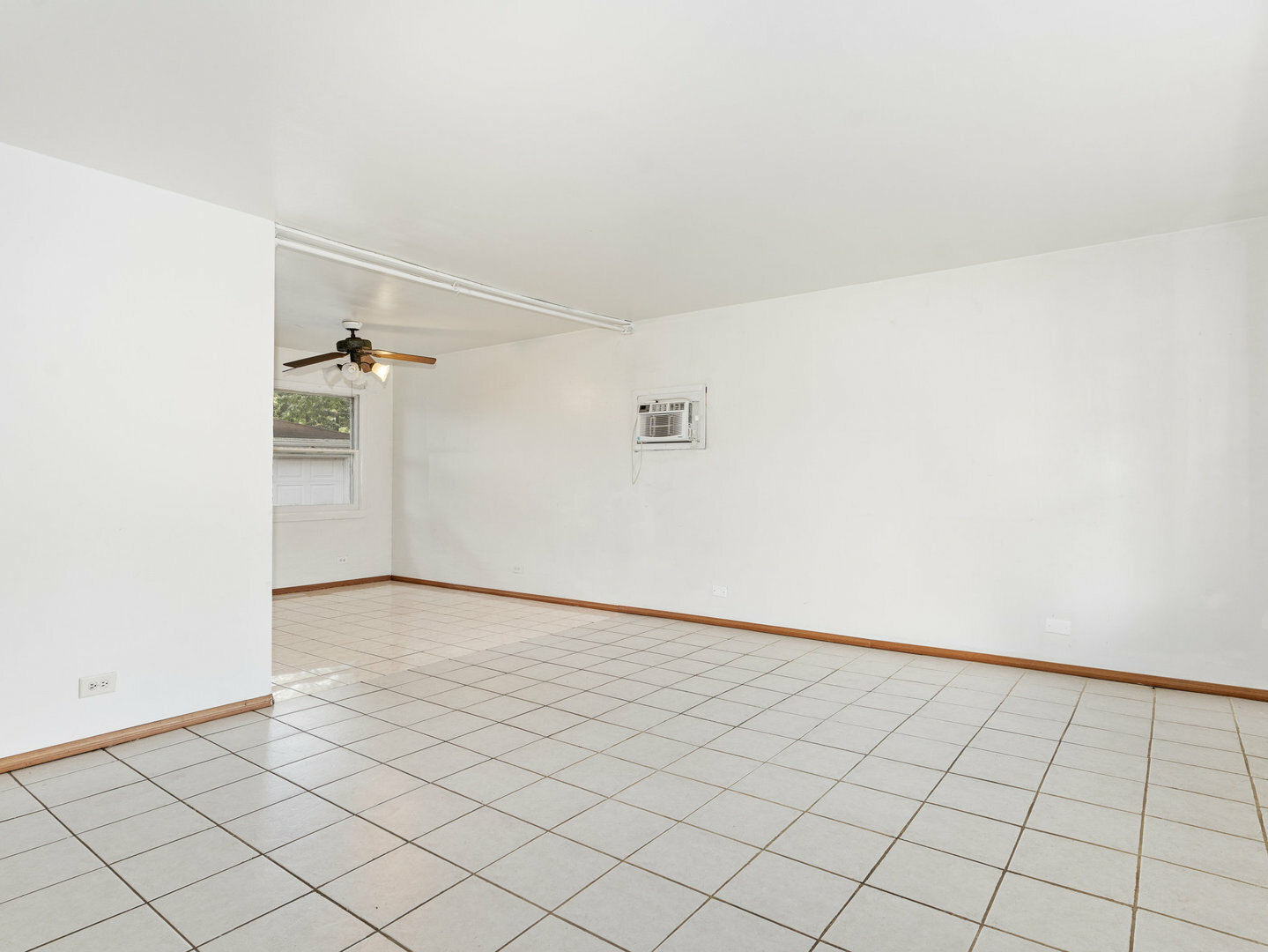 Property Photo:  541 Lakelawn Boulevard  IL 60506 